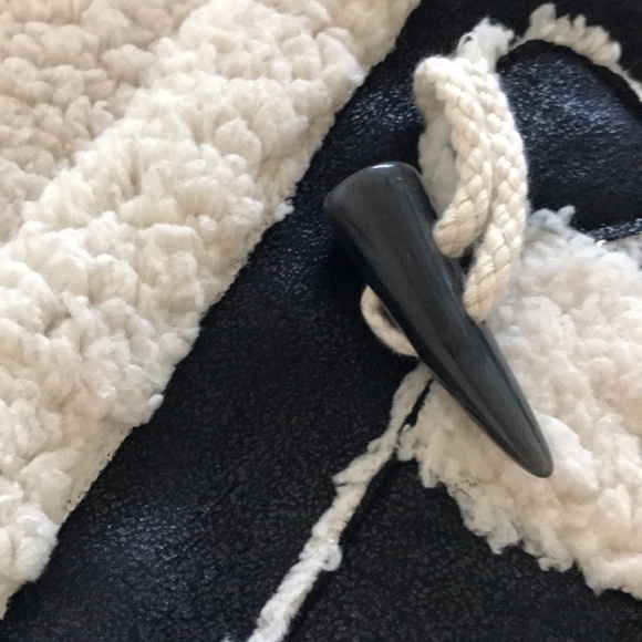 ✨Black Suede & Cream Faux Shearling Vest✨ - Picture 5 of 6